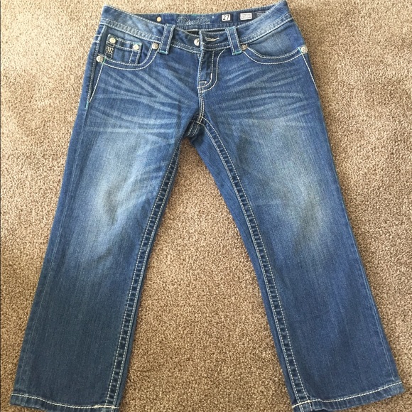 Miss Me Wing & Flower Capri denim. - Picture 3 of 9